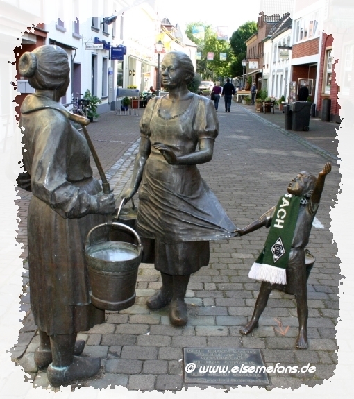 Xanten - Frauen an der Wasserpumpe - Bonifatius Stirnberg